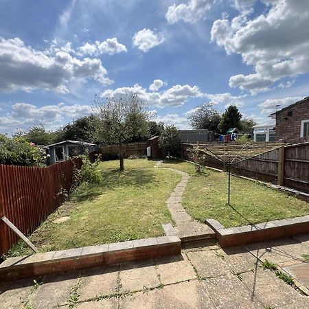 Charming 3-Bed House In Leighton Buzzard Βίλα Εξωτερικό φωτογραφία